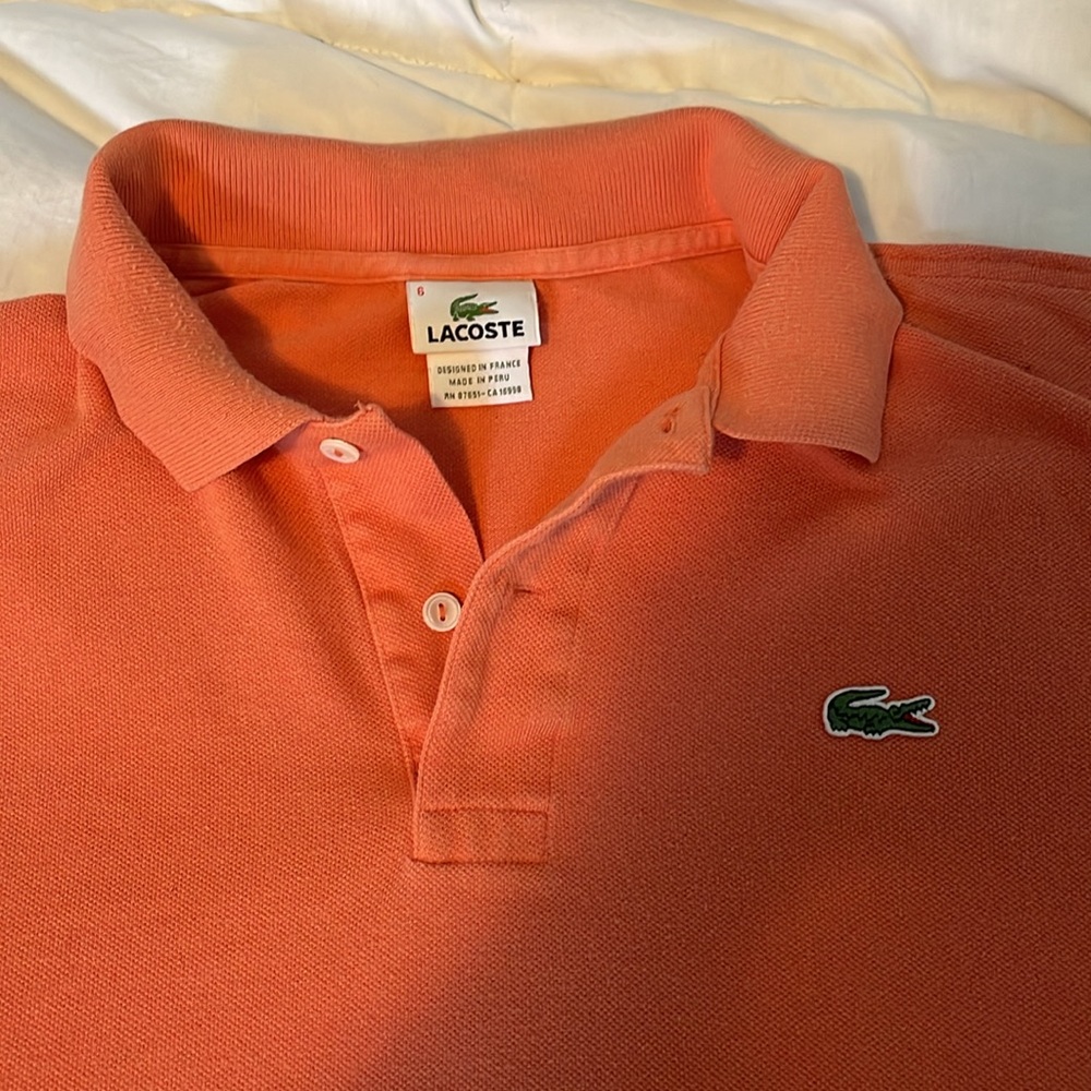 Lacoste polo in coral/pastel orange. Size 6 measures 23 in across/24 in length - Picture 2 of 4